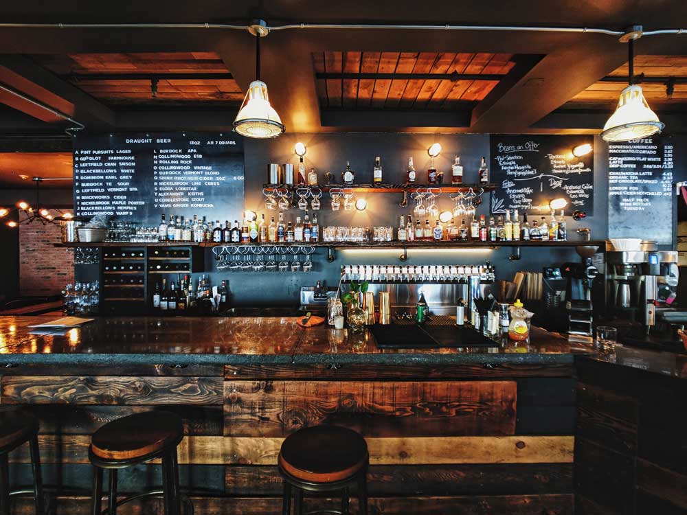 5 dicas para montar a iluminação ideal para bares e restaurantes